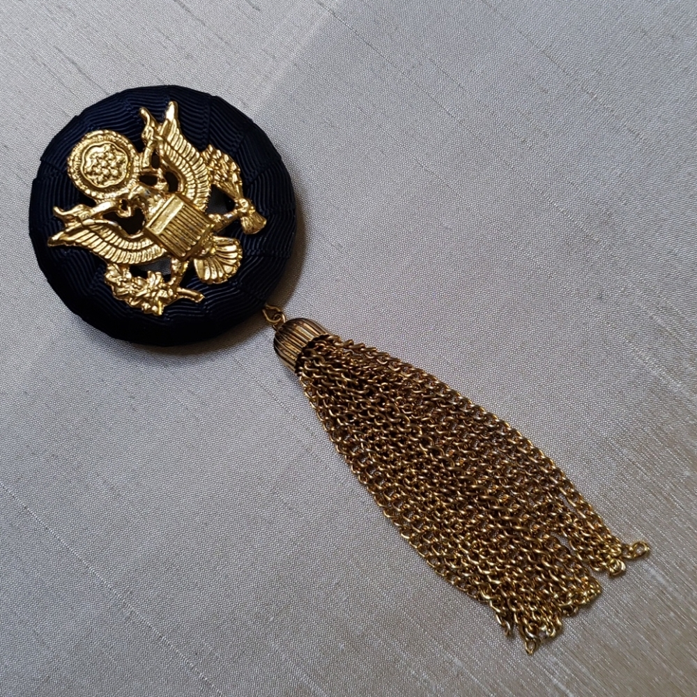 VTG brooch coat of arms medallion/w fringes - Picture 10 of 11